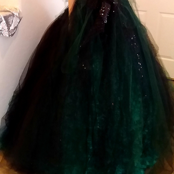 ESPERANZA Goth Black & Green Wedding Ballgown Set - Picture 7 of 14